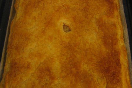 Фото к рецепту: Пирог из слоенного теста
