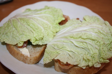 Фото к рецепту: Вкусный сэндвич с хрустящим беконом
