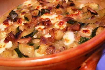 Фото к рецепту: Цукини и шампиньоны запеченые с сыром моцарелла