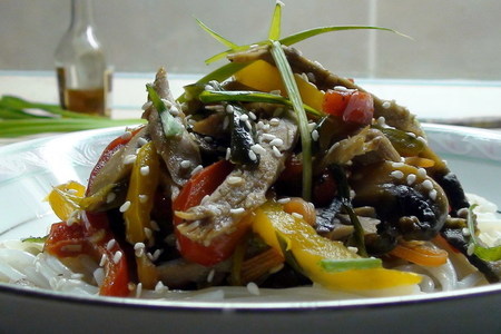 Фото к рецепту: Утка с овощами, почти в азиатском стиле.
