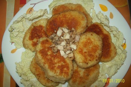 Фото к рецепту: Зразы с курицей и грибами