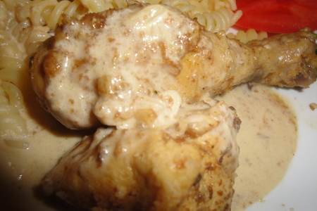 Фото к рецепту: Курица в чесночно-миндальном соусе