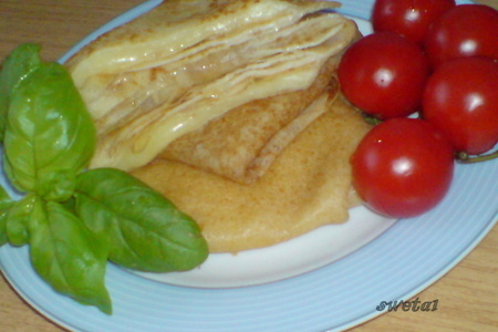 Фото к рецепту: Блины-пирожки с  моцареллой