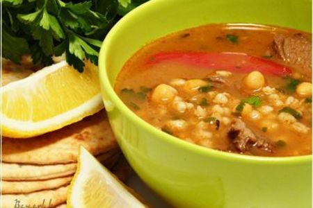 Фото к рецепту: Суп из баранины, с нутом и перловкой