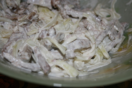 Фото к рецепту: Салат мясо по-русски