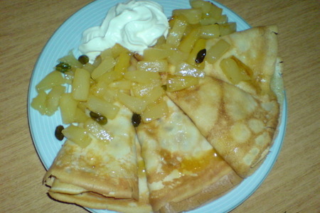 Фото к рецепту: Блинчики французские (crepes ) с карамелизированными ананасами и фисташками(день пятый...)