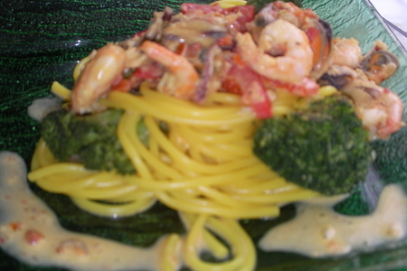 Фото к рецепту: Солнечные спагетти с море продуктами