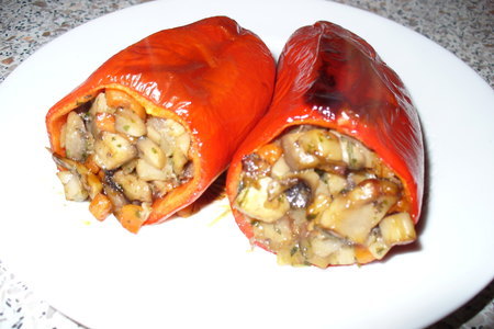 Фото к рецепту: Болгарский перец  фаршированный , запеченный  ( постный рецепт  )