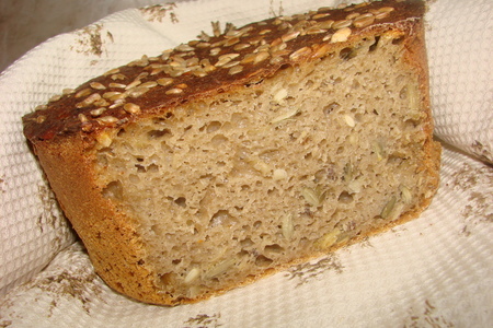 Фото к рецепту: Ржаной хлеб на закваске с семечками подсолнуха, тыквы, льна
