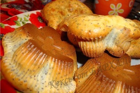 Фото к рецепту: Творожные кексы с маком, какао и ванилью