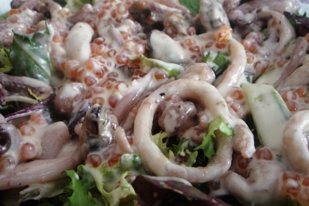 Фото к рецепту: Салат с морепродуктами "изысканный"