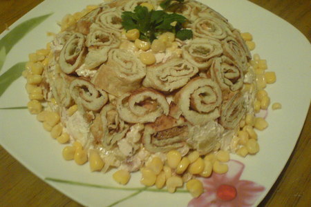 Фото к рецепту: Куриный салат с блинчиками