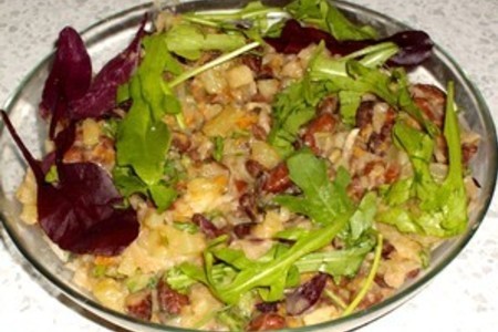 Фото к рецепту: Салат с фасолью под яблочным или айвовым соусом