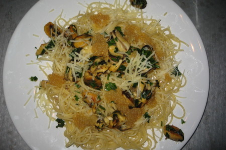 Фото к рецепту: Спагетти с мидиями и икрой щуки