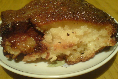 Фото к рецепту: Манный пирог конфетно-карамельный