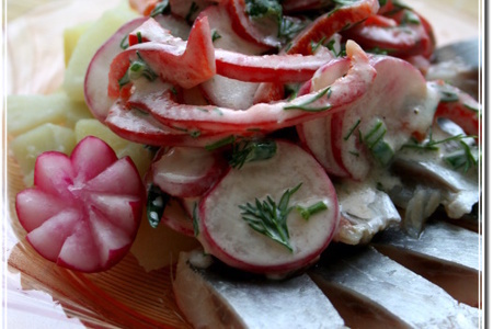 Фото к рецепту: Картофельный салат с сельдью
