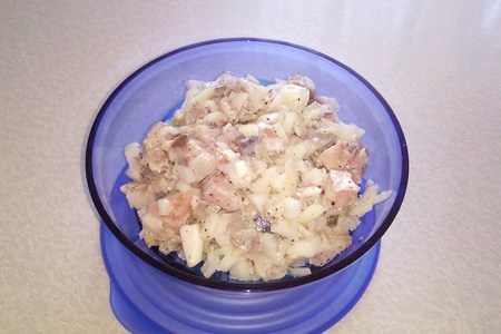 Фото к рецепту: Салат из скумбрии
