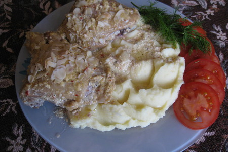Фото к рецепту: Курица с миндалем запеченная в сливках