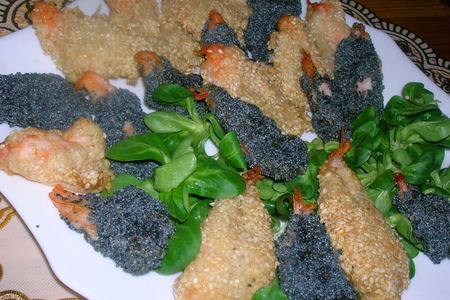 Фото к рецепту: Креветки "баттерфляй" или креветки с кунжутом и маком