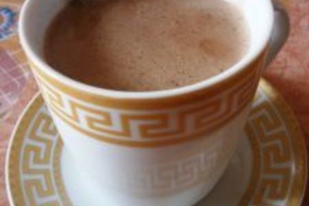 Фото к рецепту: "шоколадно-имбирный кофе"