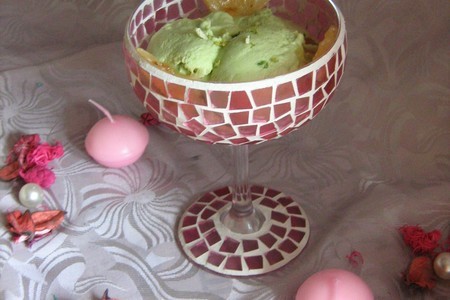 Мороженое из авокадо с жареным ананасом.