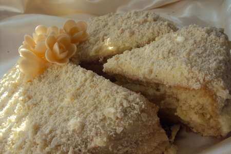 Фото к рецепту: Торт "белоснежный" с венским бисквитом и английским кремом