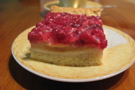 Фото к рецепту: Яблочно-брусничный пирог