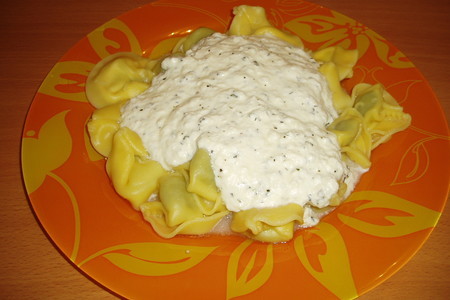Фото к рецепту: Тортеллини с сливочно-сырным соусом