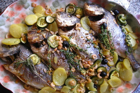 Фото к рецепту: Рыба запеченная в духовке по-средиземноморски