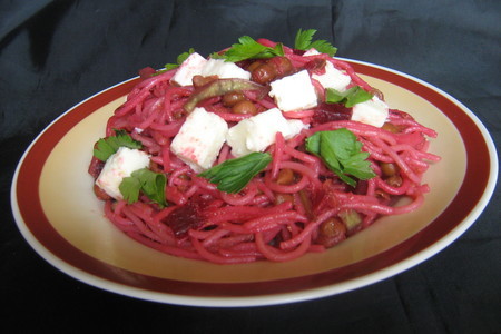 Фото к рецепту: Розовые спагетти "утреннее искушение"