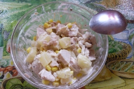 Фото к рецепту: Салат "ананасовая индейка в йогурте" или как побаловать себя во время диеты