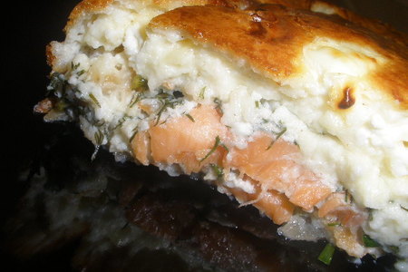 Фото к рецепту: Запеканка с лососем и четырьмя видами сыров