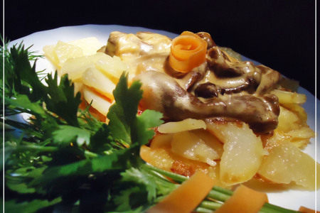 Фото к рецепту: Сливочные опята с жареной картошечкой(просто, быстро, вкусно))))