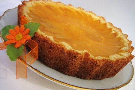 Сметанно-пудинговый торт с персиками