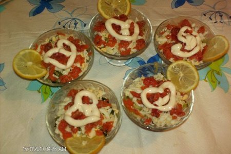 Фото к рецепту: Салат с копченой форелью