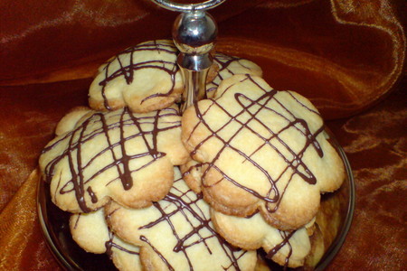Фото к рецепту: Домашнее печенье с кофейной начинкой