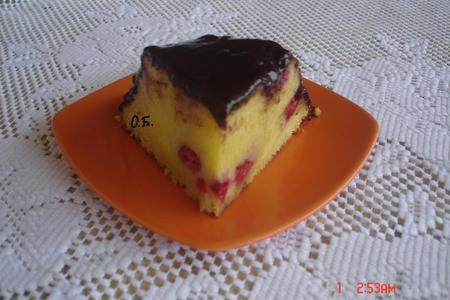 Фото к рецепту: Пирог с малиной на сметане