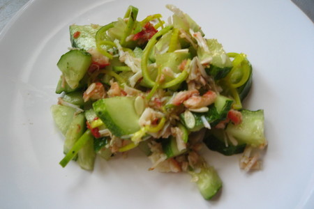 Фото к рецепту: Салатик с крабовым мясом.