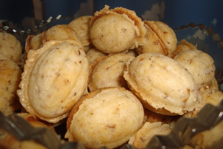 Фото к рецепту: Орешки из орехового теста