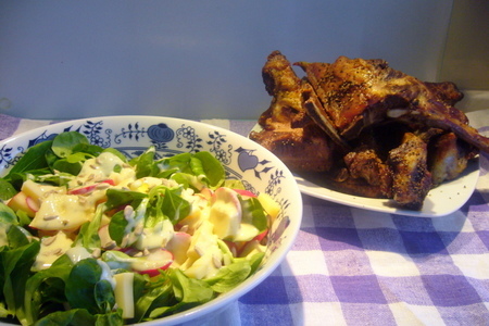 Фото к рецепту: Пикантный салат из редиски к остаткам рыцарского ужина