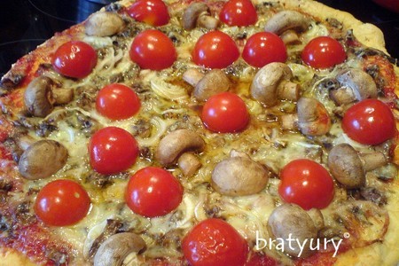 Фото к рецепту: Пицца с ореховой травой