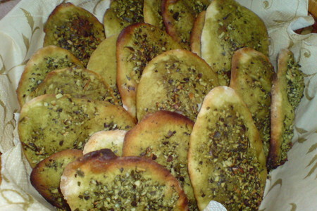 Фото к рецепту: Хрустящие хлебцы с тыквенными семечками