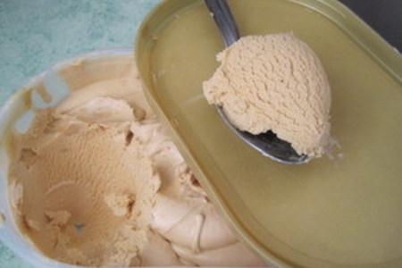 Фото к рецепту: Мороженое "карамель"