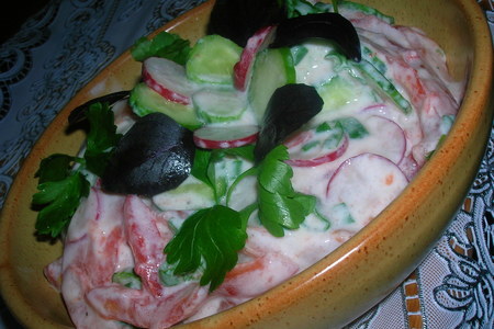 Фото к рецепту: Овощная райта ( или обычный салат на индийский манер)