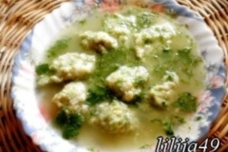 Фото к рецепту: Суп с галушками из кабачка