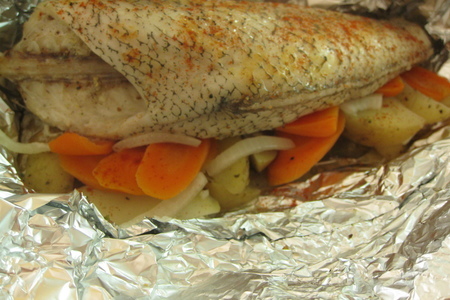 Фото к рецепту: Рыбка гренадер с овощами и два соуса