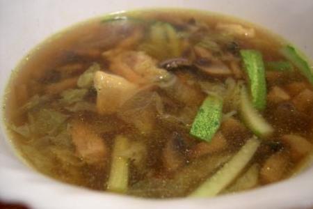 Фото к рецепту: Тайский грибной суп с огурцами