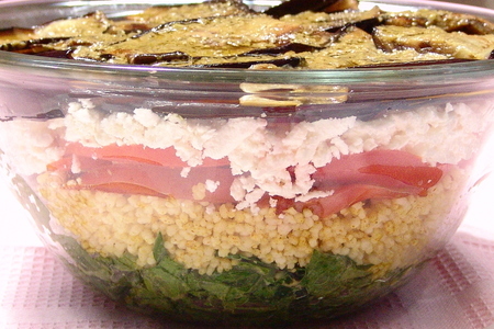 Фото к рецепту: Средиземноморский слоеный салат