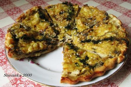 Фото к рецепту: Солнечная пицца с шампиньонами и кунжутом (дуэль)