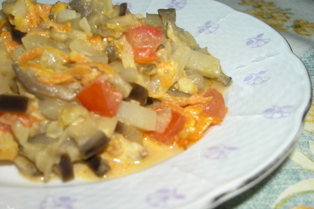 Фото к рецепту: Баклажанно-овощное рагу с картофелем, запеченое в духовке